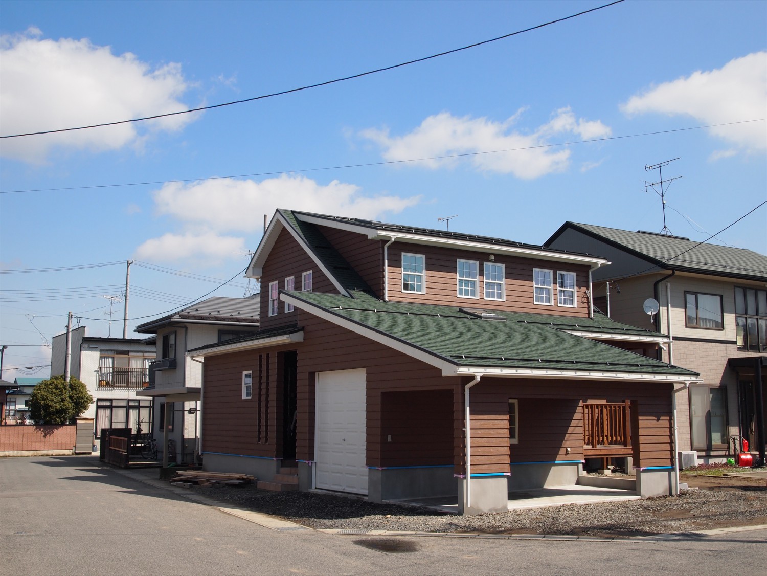 大屋根のガレージハウス 福井建設 自由設計の輸入住宅 山形市工務店